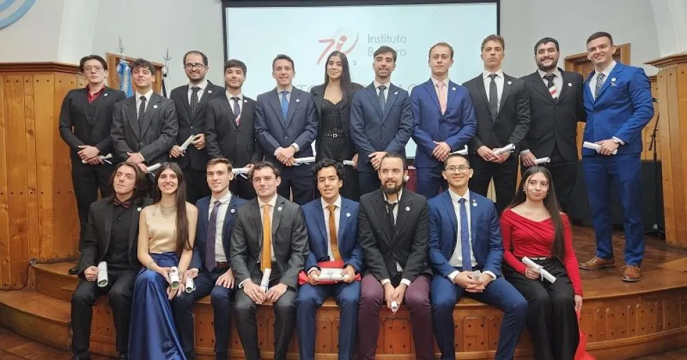 Son 17 los estudiantes que finalizaron esta etapa de sus carreras.