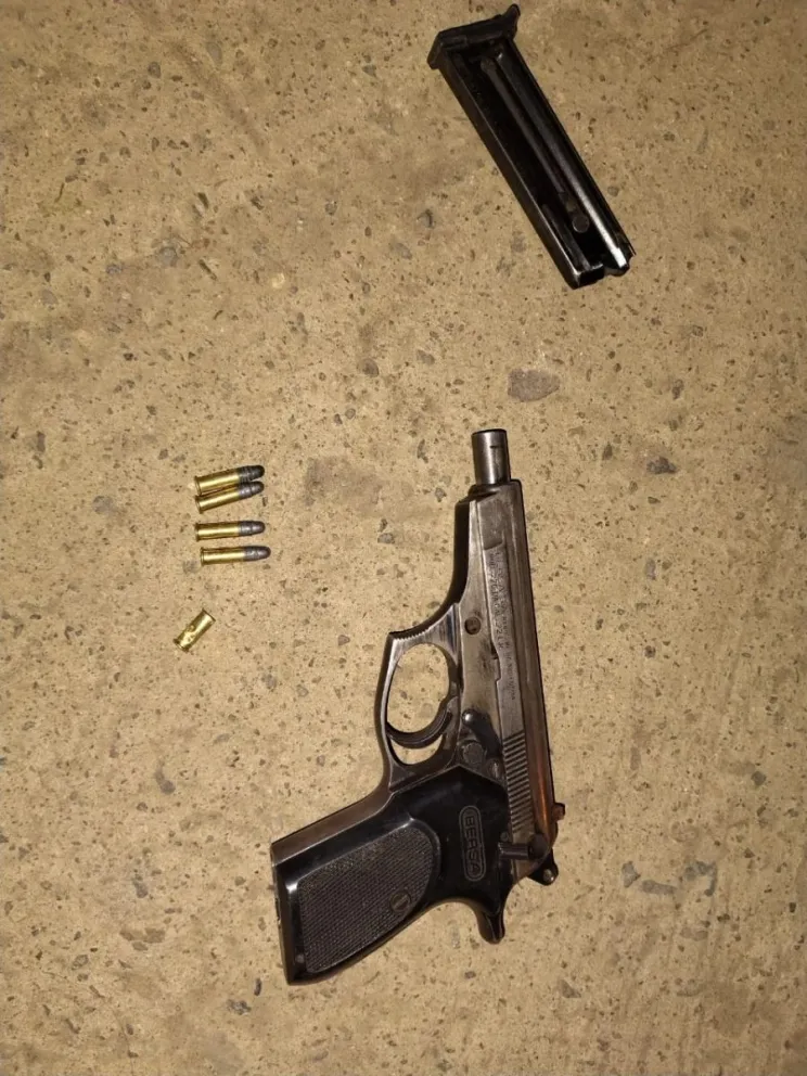 El arma que ocultaba.