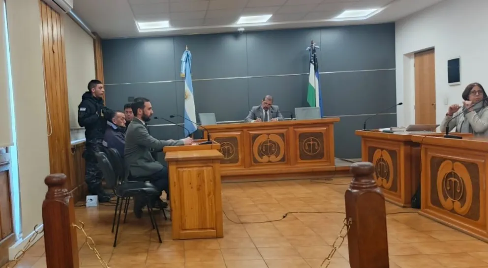 El acusado en plena audiencia por su comportamiento. 