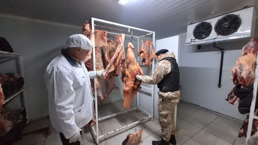 La Brigada Rural tiene como objetivo sancionar a los comercios que adquieren productos provenientes de la faena clandestina.