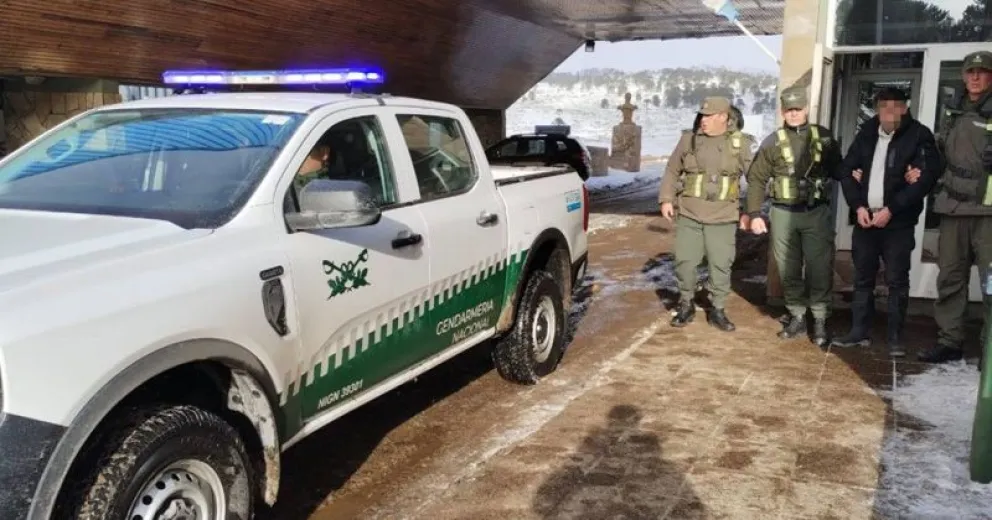 Los gendarmes se comunicaron con el Juzgado Federal de Zapala, que ordenó el arresto preventivo del ciudadano involucrado.