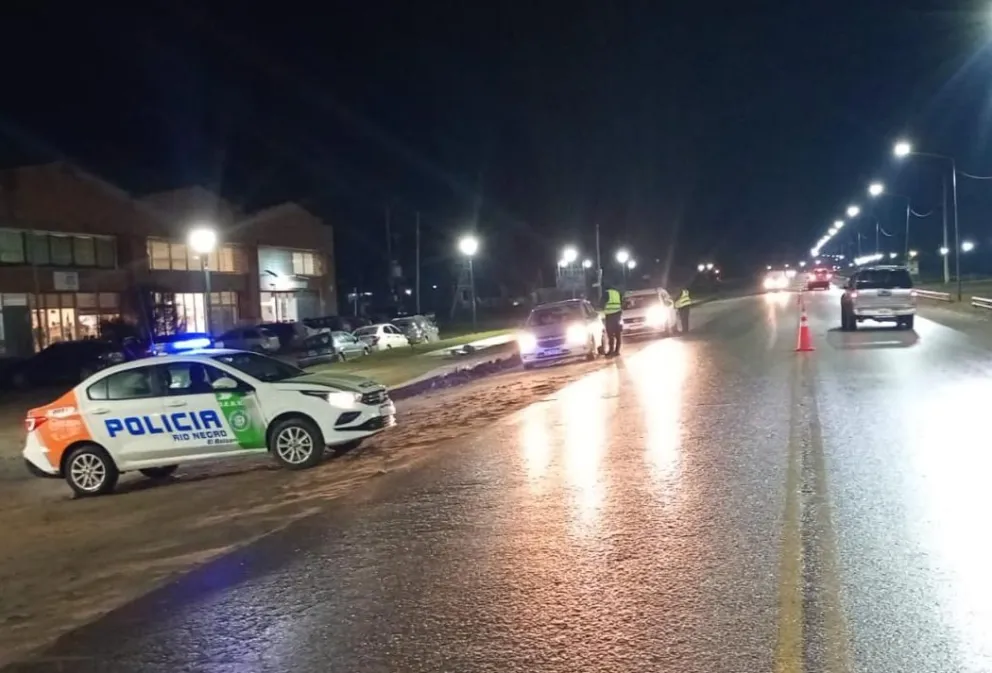 Importante despliegue policial para asistir y trasladar al Hospital de El Bolsón a un recién nacido que no respiraba 