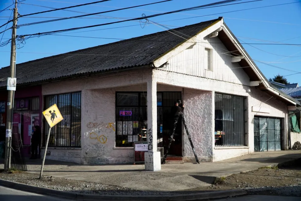 Sucedió hoy por la mañana en un local de calle Onelli. Bariloche. Foto: Facundo Pardo. 