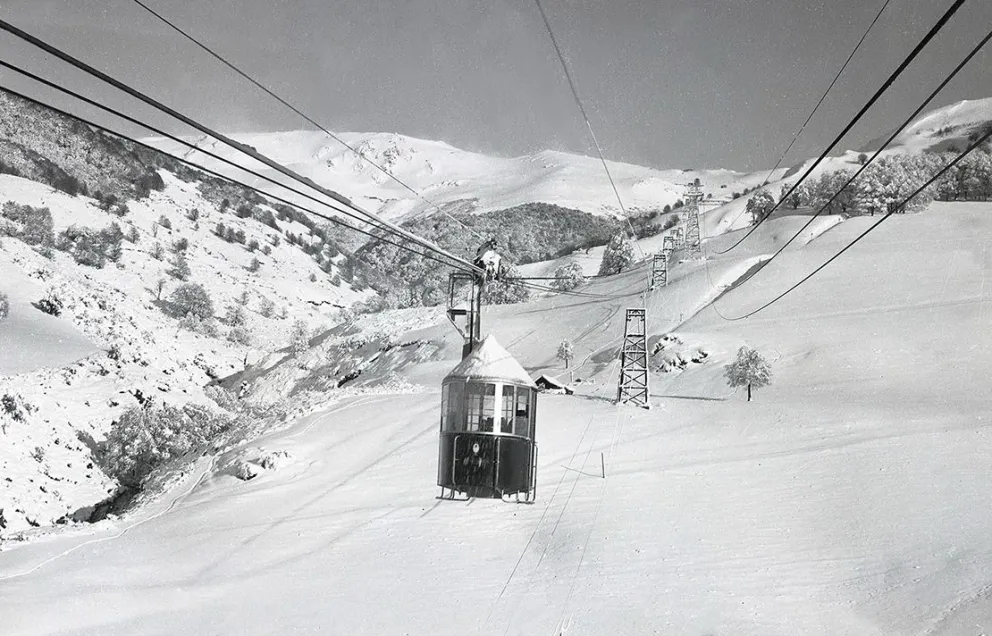 Los ascensos inaugurales del cable carril en 1950. Gentileza: Toncek Arko.