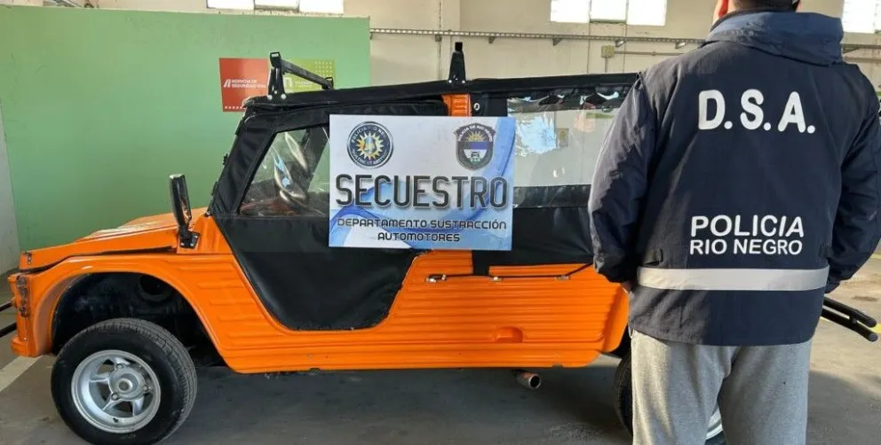 Uno de los vehículos incautados por el personal policial. 