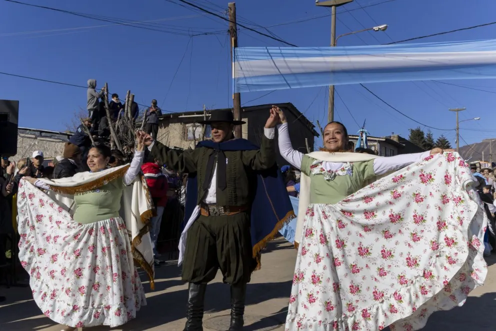 Gran noticia para el mundo barilochense del folklore. Foto: Eugenia Neme (archivo El Cordillerano).