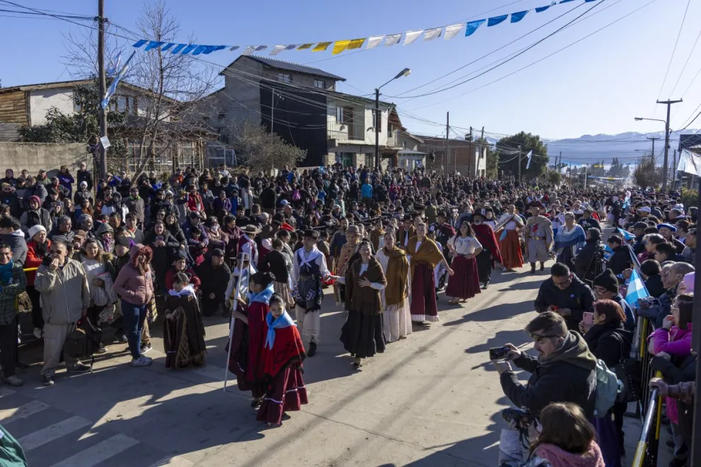 Más de 200 bailarines presentaron un multitudinario Pericón (fotos: Eugenia Neme) 