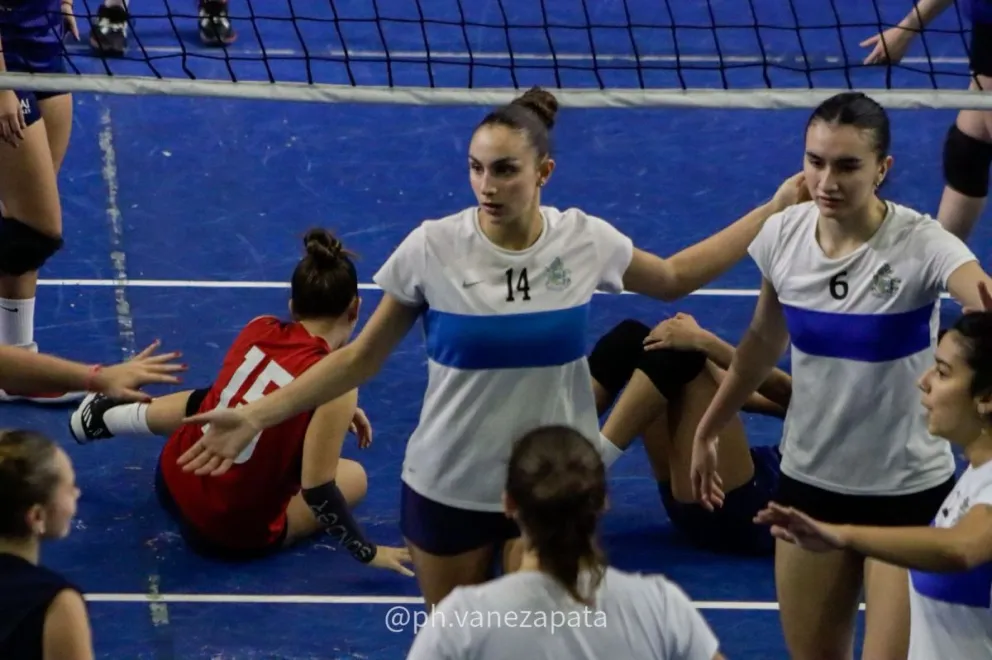 La central barilochense integra la selección argentina universitaria (Fotos gentileza)