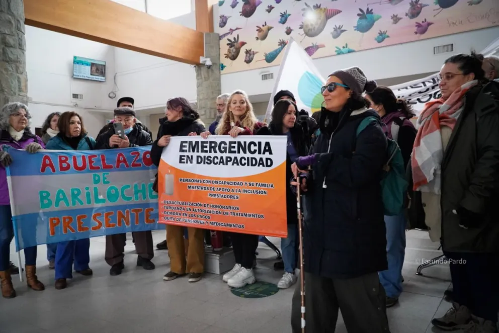 Muy buena convocatoria en el hall del Ramón Carrillo. Fotos de Facundo Pardo.