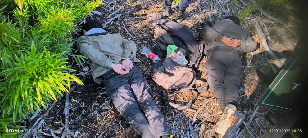 Atrapados por intentar robar elementos de autos estacionados en Circuito Chico 