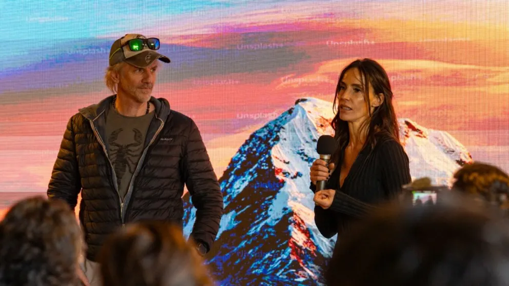 El actor Facundo Arana y su compañera, María Susini, acompañan la difusión del proyecto para visibilizar la importancia de la participación ciudadana en la prevención y atención ante emergencias. Fue elegido padrino de la base.