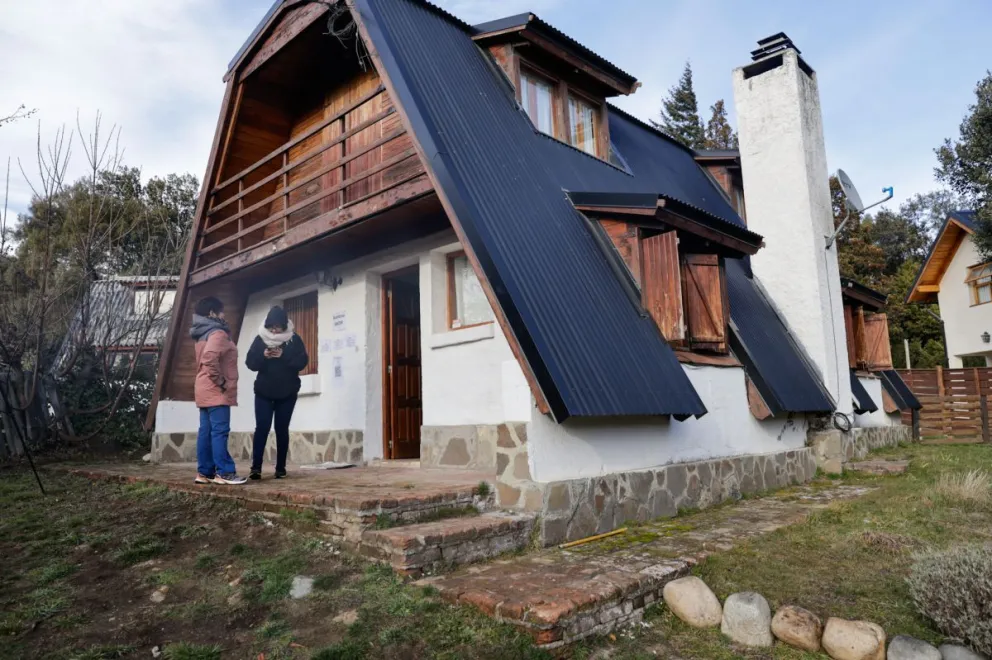 Mientras llegaban familias citadas por el organismo nacional, Municipio clausuró la sede alquilaba por no contar con matafuegos ni rampas