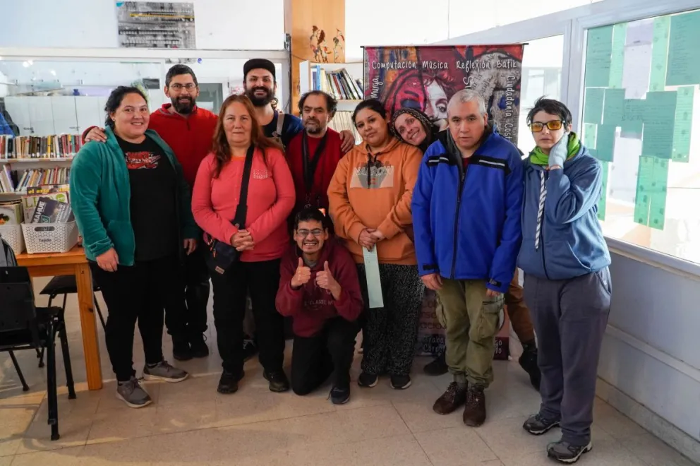 Los poemas ya están expuestos y se pueden visitar de 9 a 16 horas en el Hospital Zonal (fotos: Facundo Pardo)