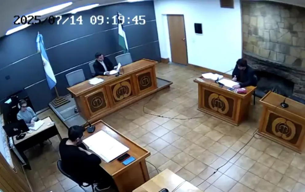 Durante la audiencia, el defensor oficial Lucas Piñón Techera expresó que la defensa sostiene una teoría del caso distinta.