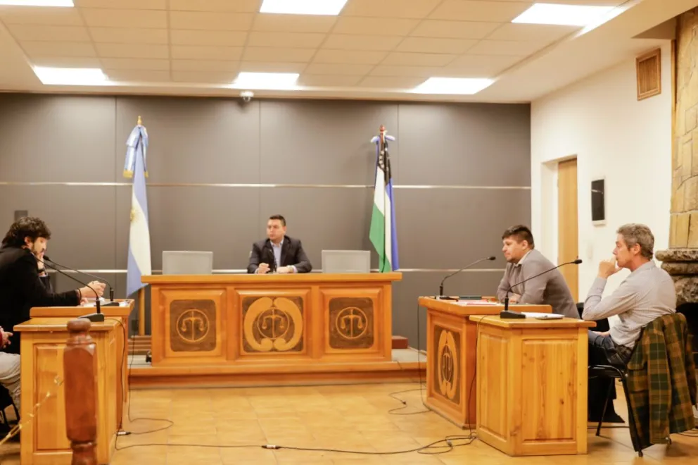 Escena de la audiencia en la que el sujeto fue imputado por tentativa de femicidio. (Foto Eugenia Neme)