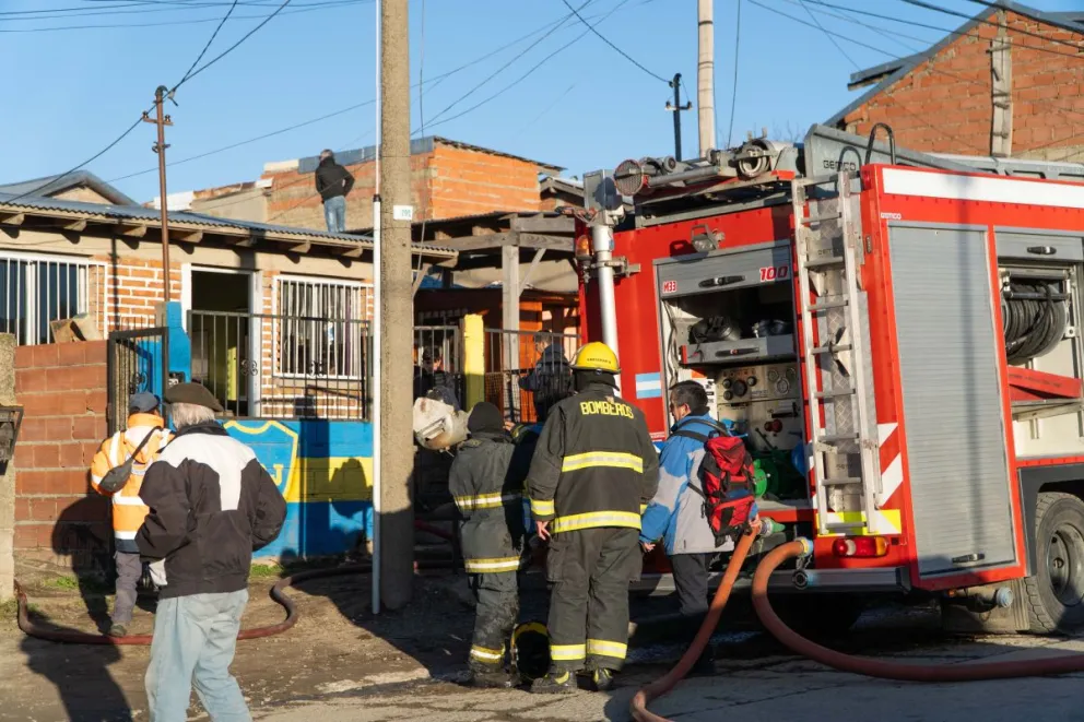 Tránsito cortado en Elordi a la altura de Felipe Laguna (Fotos : Facundo Pardo)
