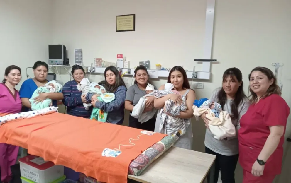 Felices las madres con sus pequeños.