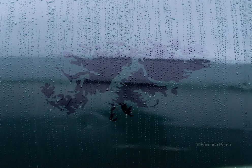 Las islas, sobre el cuerpo del Mirage (foto: Facundo Pardo).