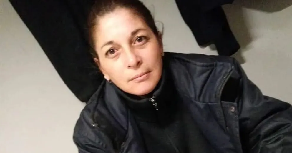 Gravemente herida, fue trasladada de inmediato al Hospital Zonal Andrés Isola, donde falleció minutos después.