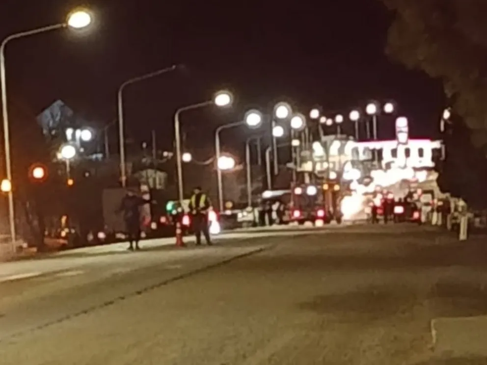 En el cruce de la Ruta 40 Sur, Calfuco y Coirón, cercano al ingreso del barrio El Frutillar. Foto: gentileza