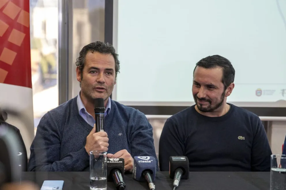 El ministro en el lanzamiento del Pre Cosquín en Bariloche / Foto Euge Neme 
