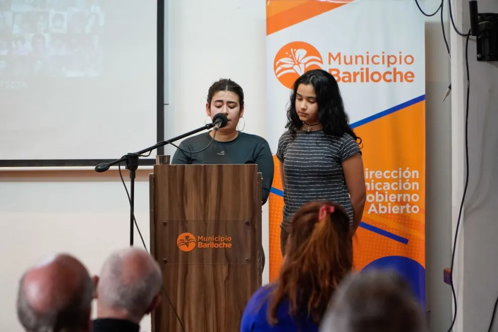 A 31 años del atentado, Bariloche volvió a reafirmar el valor de la memoria. Foto: Facundo Pardo. 