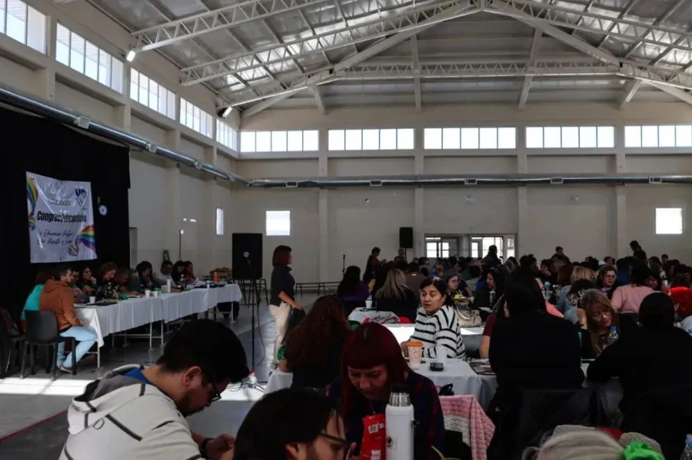 El congreso se realizó en el SUM de el CET 33 de Quinta 25 en Roca. Foto: anroca.com.ar