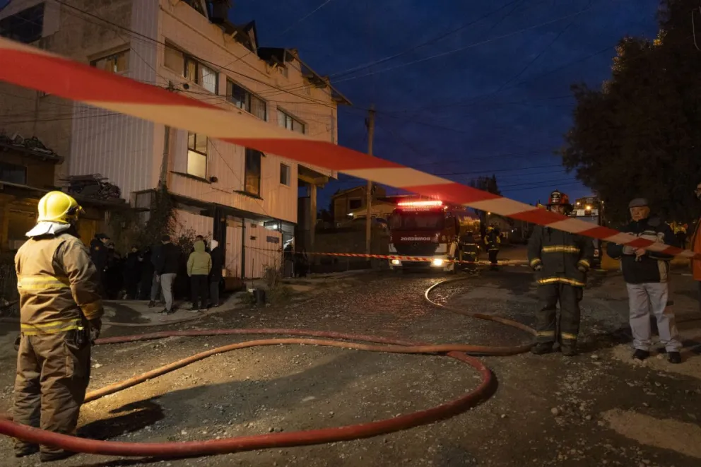 Voraz incendio dejó a una familia en la calle (foto: Eugenia Neme) 