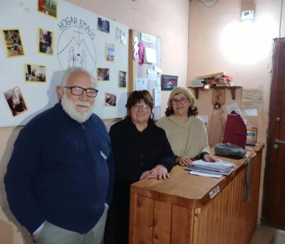 Voluntarias junto al querido Padre Pepe, alma de Emaús Bariloche ahora en El Bolsón.