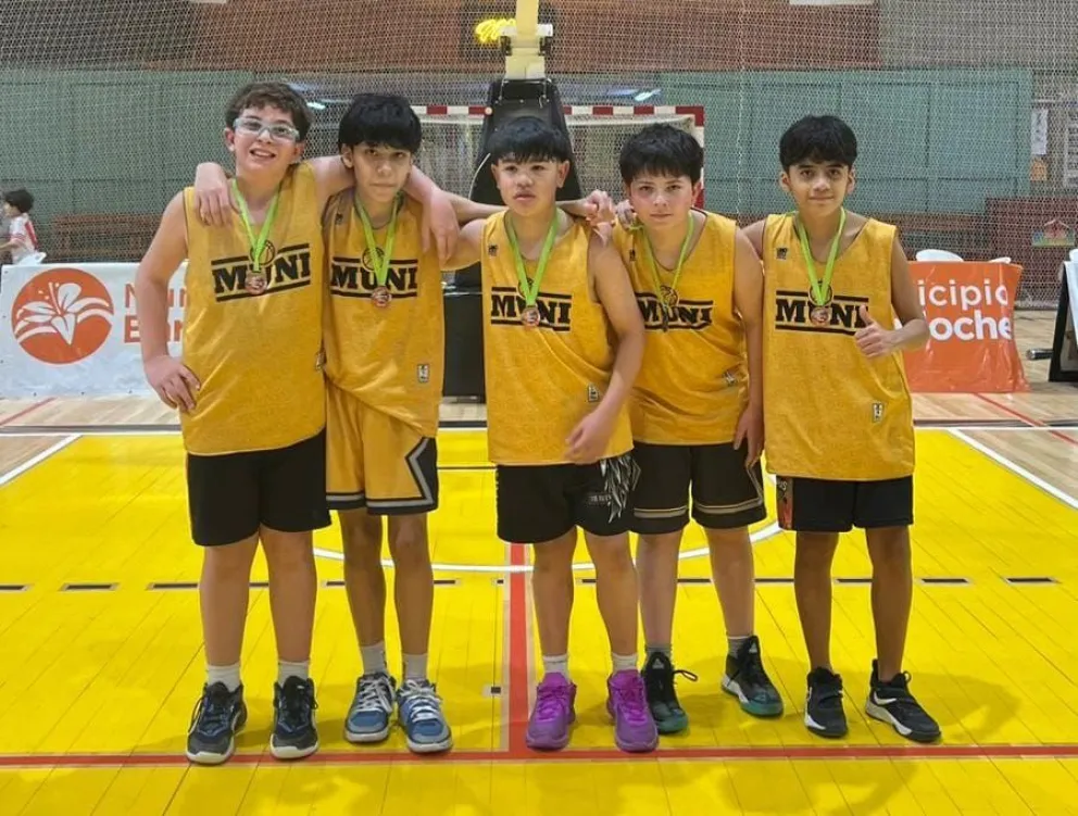 Podio para el equipo municipal en el certamen que protagonizaron 27 equipos de la ciudad en cinco categorías (Fotos gentileza)