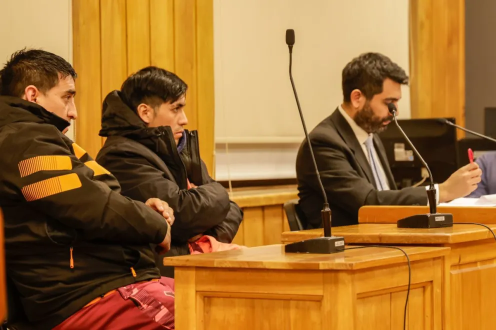 Los acusados fueron acompañados en sala de audiencias por varios miembros de su familia. (Foto Eugenia Neme)