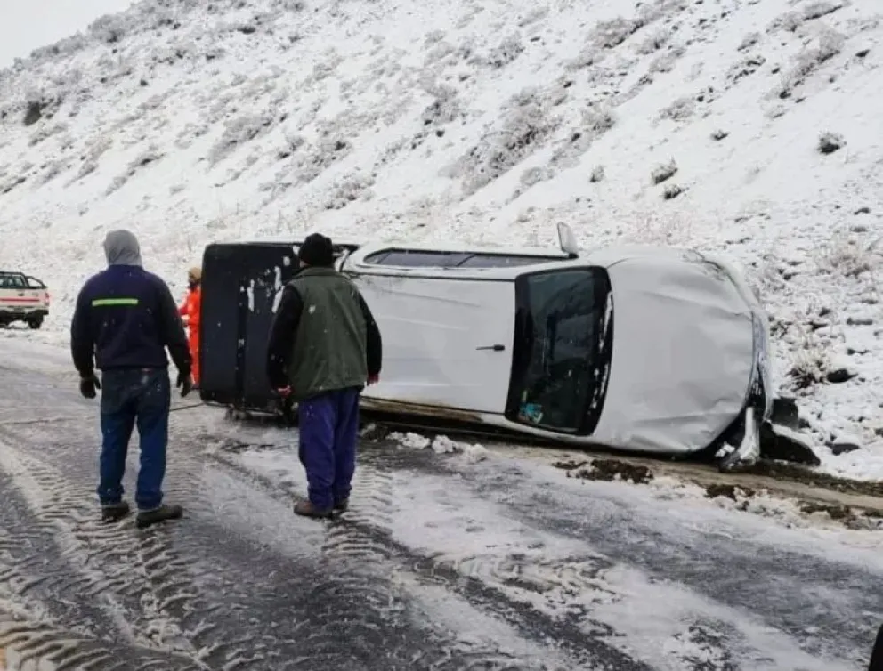 Aparatoso vuelco en el Punto Nieve 