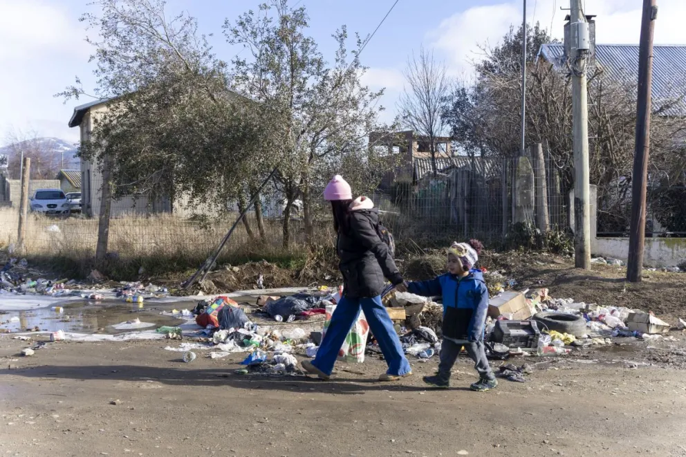 Enorme basural en una esquina del barrio San Francisco III (fotos: Eugenia Neme) 