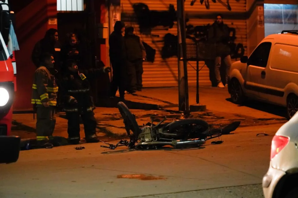 Continúan trabajando en el lugar para el desvío del tránsito. Foto: Facundo Pardo. 
