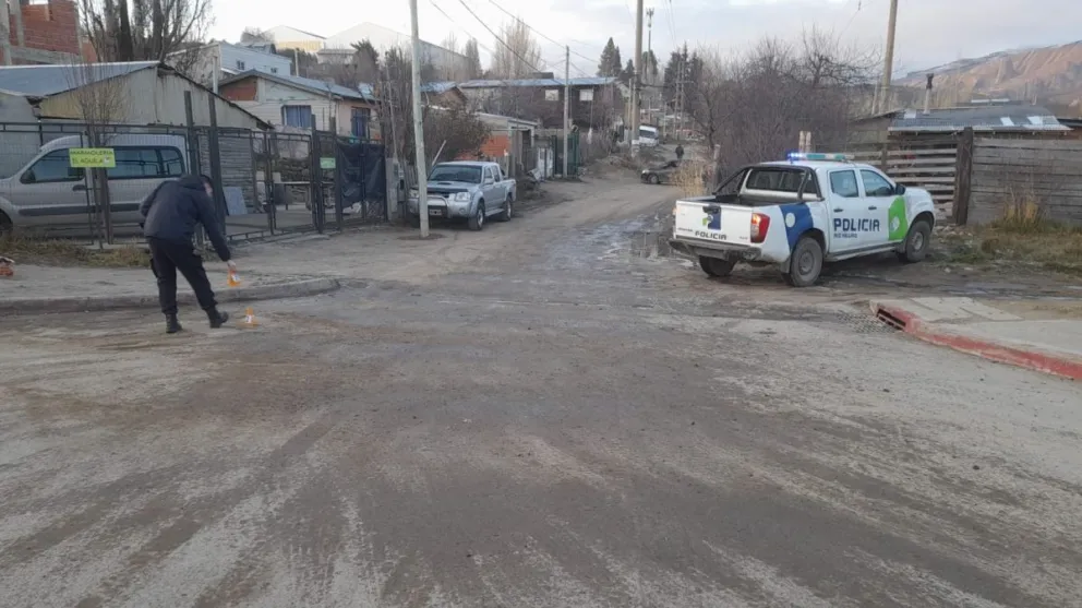 La fuerza policial trabaja en relación al hecho para intentar identificar al vehículo que ocasionó el episodio.