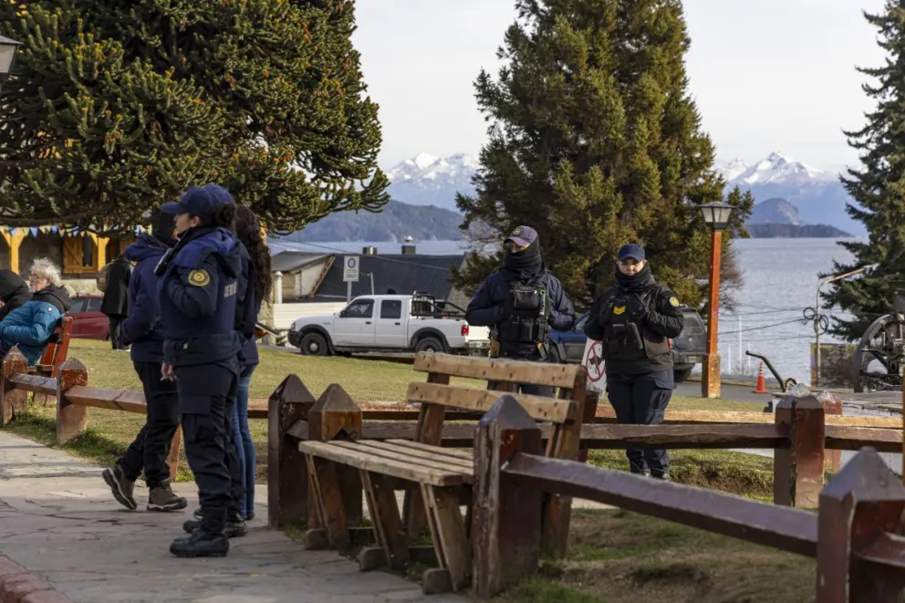 Inspectores y personal de seguridad realizaron inspecciones en el centro de la ciudad (fotos: Eugenia Neme) 