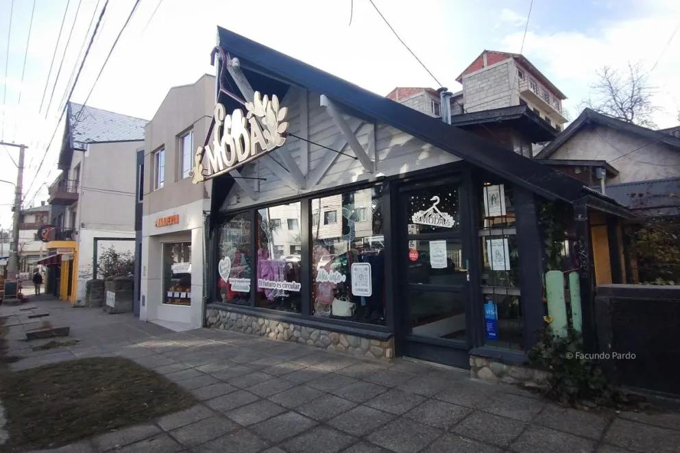  "Se tomaron el tiempo de romper, dejaron las herramientas tiradas en la vereda". Foto: Facundo Pardo