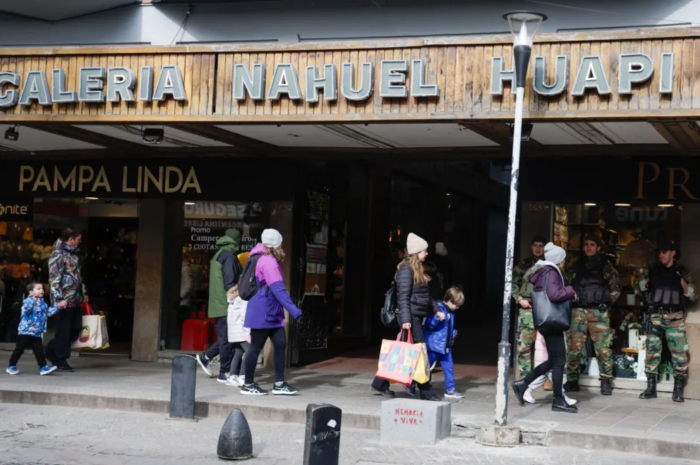 El operativo se centró en las galerías comerciales donde suelen ubicarse los denominados “arbolitos”. Foto: archivo