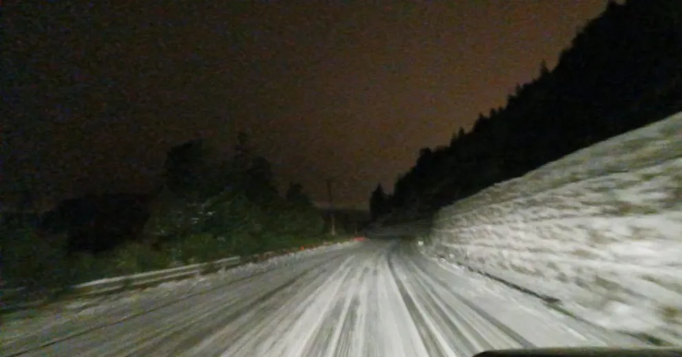 Hielo en el tramo Bariloche - El Bolsón en Ruta 40 (foto: Vialidad Nacional) 