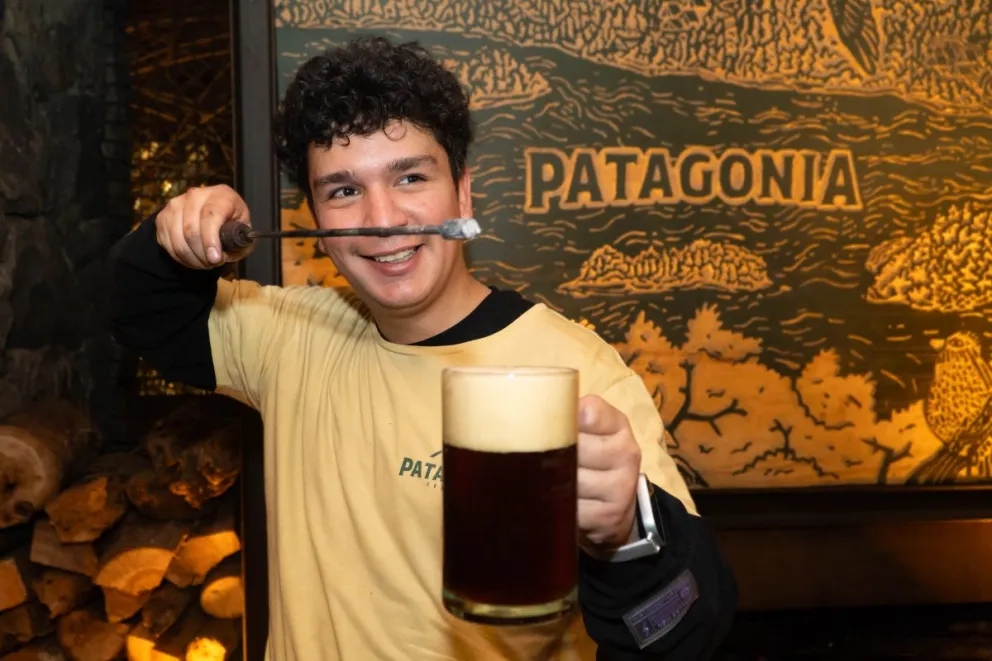 Shock térmico: cerveza fría, varilla caliente... Una delicia (fotos: Facundo Pardo).