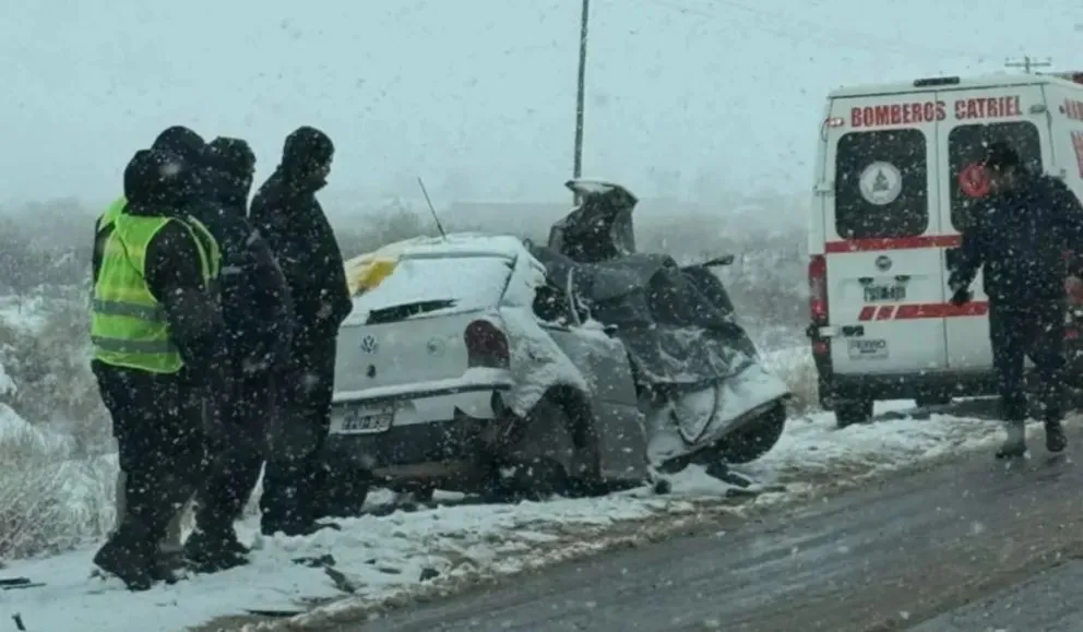 El auto era ocupado por cuatro mujeres las que fallecieron producto del impacto. | Foto Catriel25 noticias