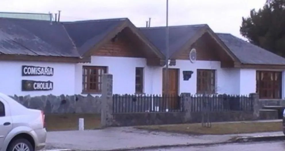 La denuncia fue radicada en la Comisaría de Cholila y derivó en allanamientos en Lago Puelo.