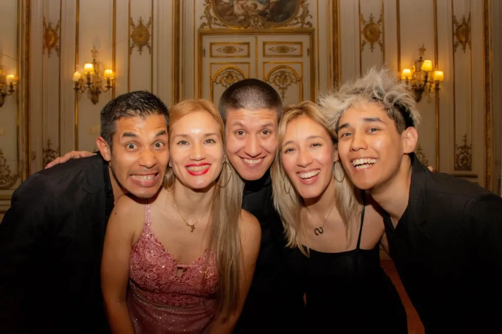 Los Hermanos Benítez disfrutan de la música. Gentileza Tamara.