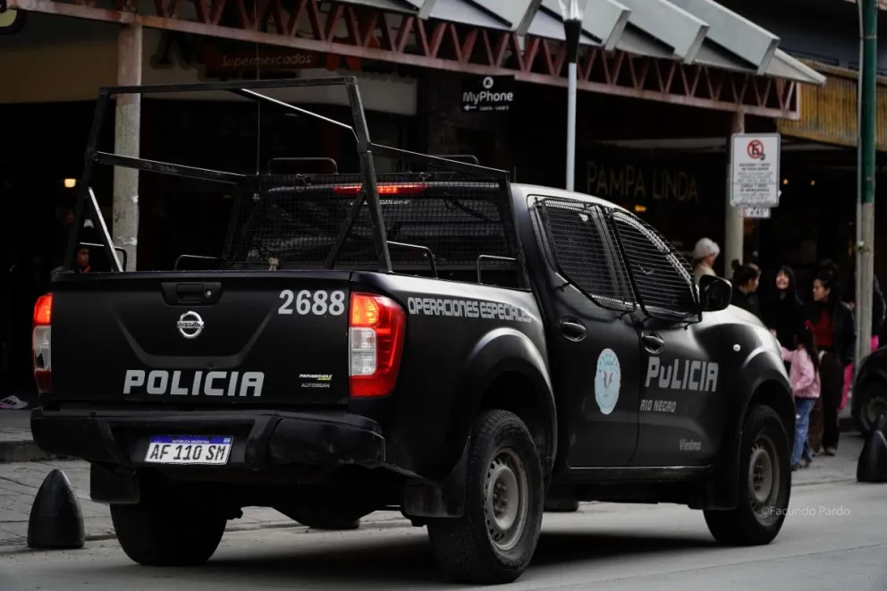 Presencia y recorrida policial en distintos barrios de Bariloche.