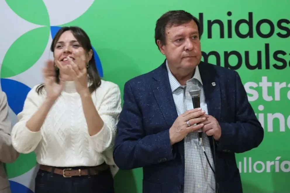 El gobernador estuvo acompañado por funcionarias del gobierno provincial encargadas de llevar adelante la iniciativa. Foto: (Tania Domenicucci)
