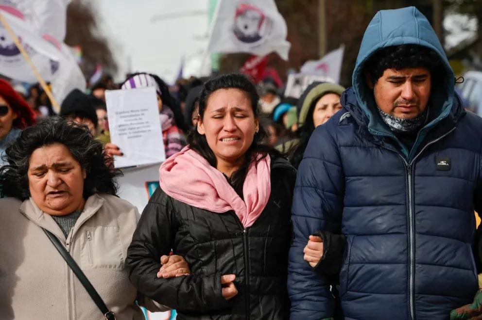 Acompañando el dolor.  Foto de Eugenia Neme. 