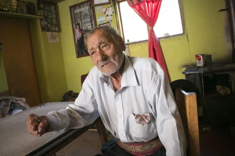 Don Celestino en su casa del barrio El Pilar.