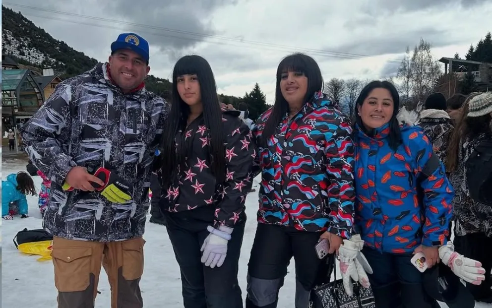 La Coqueta, en el cerro Catedral junto a su familia 