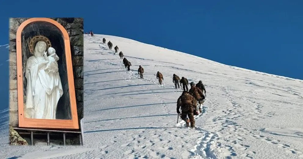 Una jornada de actos y celebración religiosa.