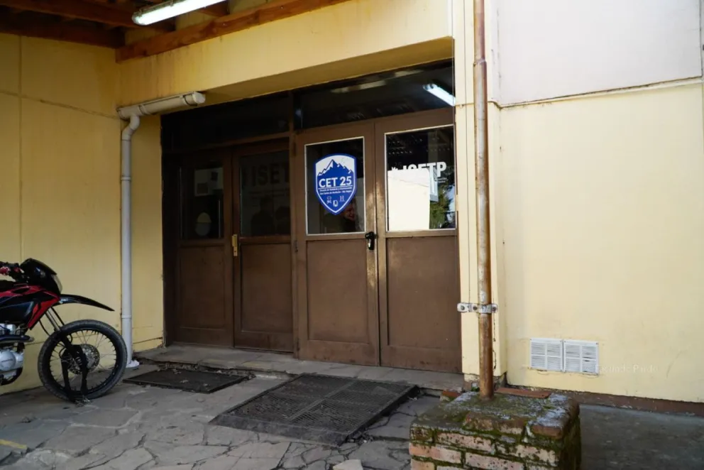 La denuncia se realizó al 911 por los docentes de la escuela. Fotos: Facundo Pardo